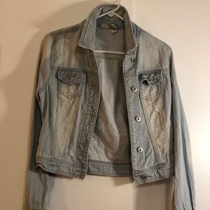 Cute light-wash denim jean jacket